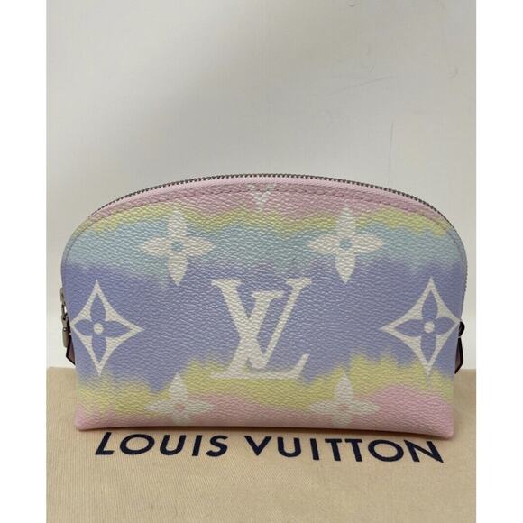 Louis Vuitton Monogram Giant LV Escale Pochette Cosmetic Cosmetic Pouch - Picture 3 of 12